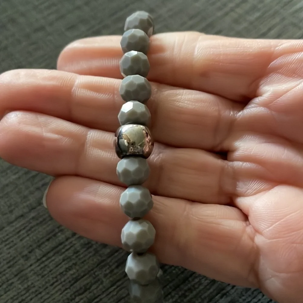 Gray Faceted Crystal Stretch Bracelet w/ Silver Accent Beads – Handmade Unisex